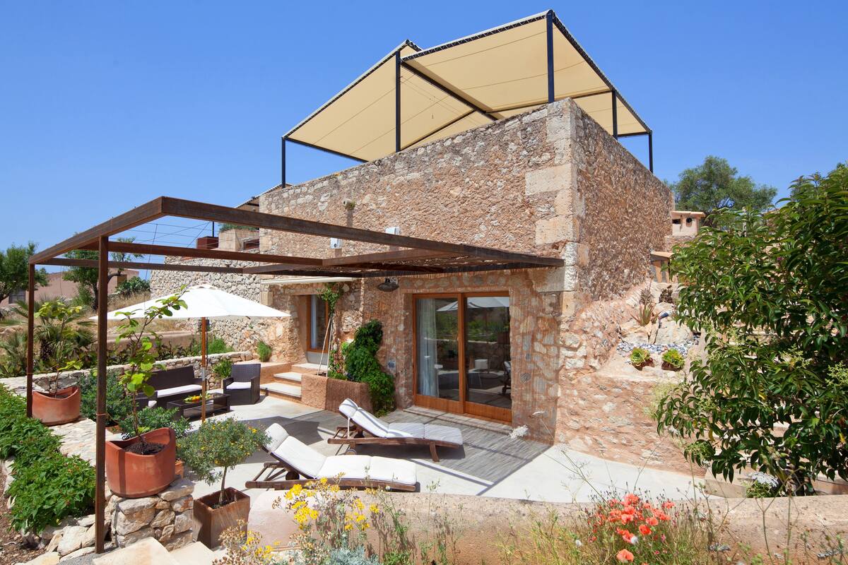 Grand Suite, 1 King Bed, Garden View, Garden Area | Garden view