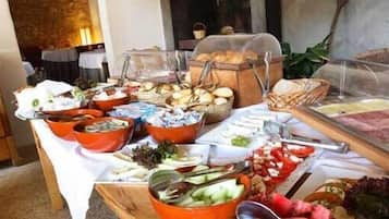 Free daily buffet breakfast