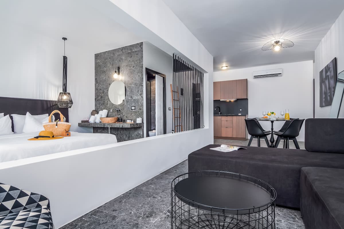 Premium Suite | 1 bedroom, premium bedding, pillow-top beds, in-room safe