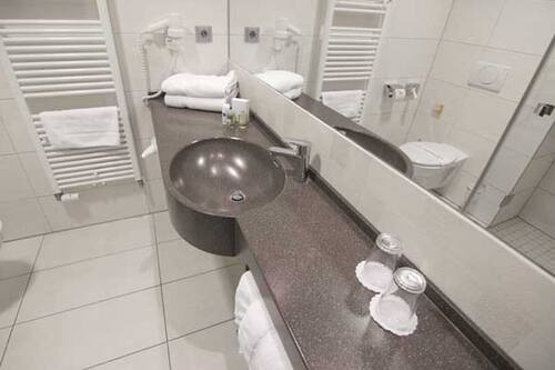 Een douche, handdoeken
