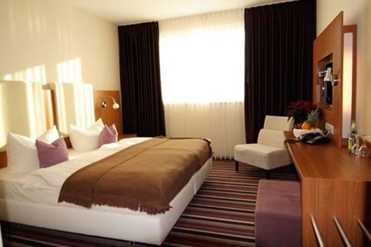 standard double room, 1 double bed, non smoking | soundproofing, free wifi, bed sheets