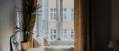 Deluxe-Apartment (Piwna) | Bügeleisen/Bügelbrett, Babybetten, Zustellbetten, Bettwäsche