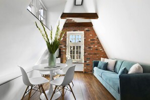 Studio (Piwna) | Silitysrauta/-lauta, vauvansängyt, lisävuoteet, vuodevaatteet