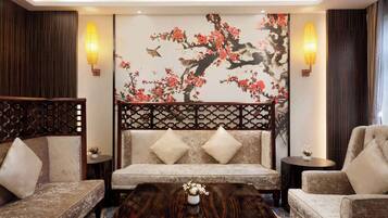 5 restaurantes, se sirven desayunos, comidas y cocina internacional