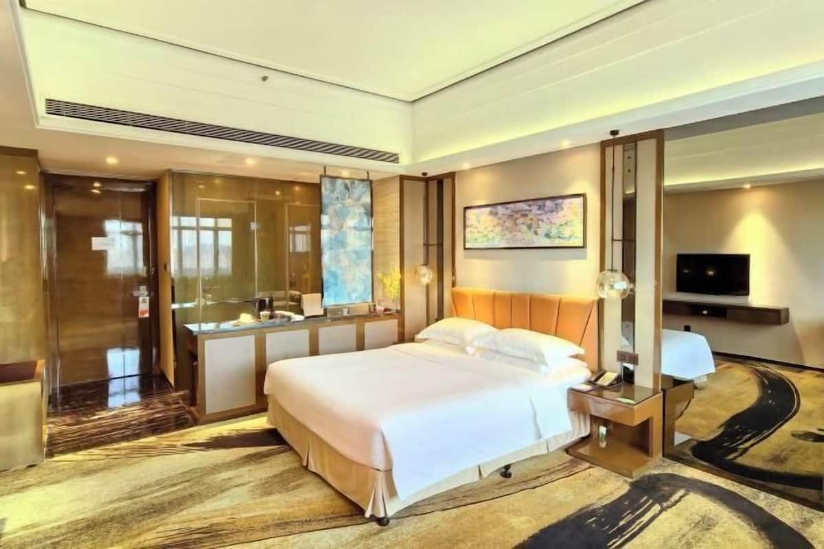 Minibar, in-room safe, desk, soundproofing