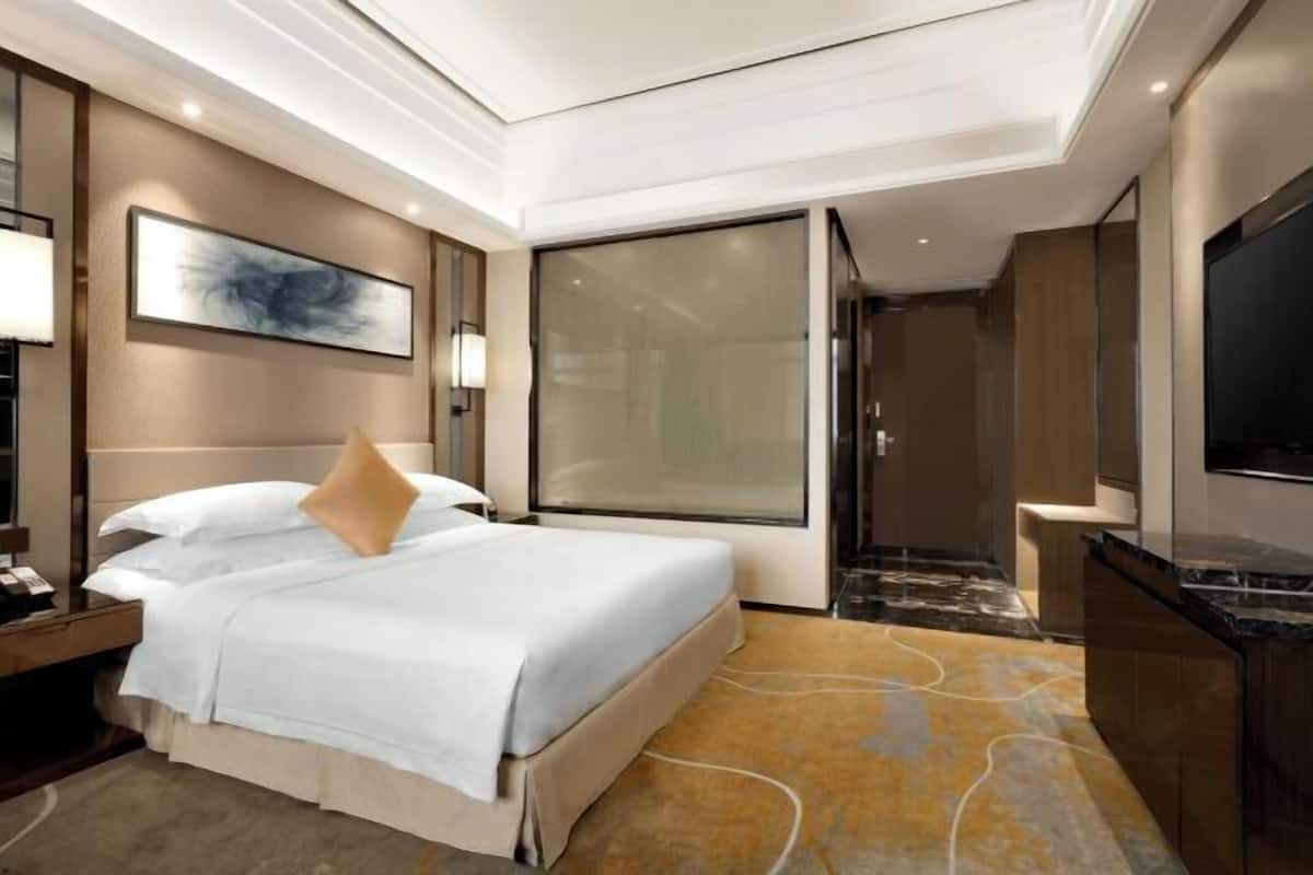 Minibar, in-room safe, desk, soundproofing