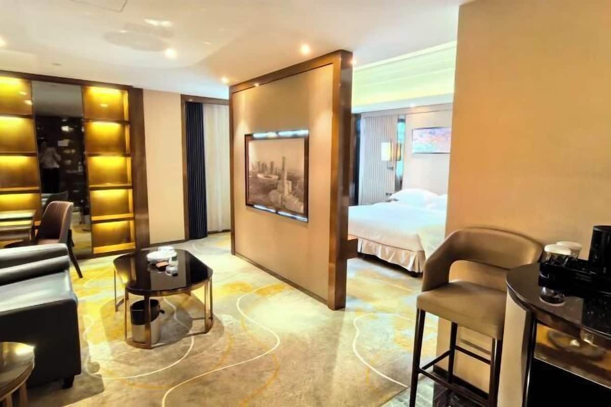 Minibar, in-room safe, desk, soundproofing
