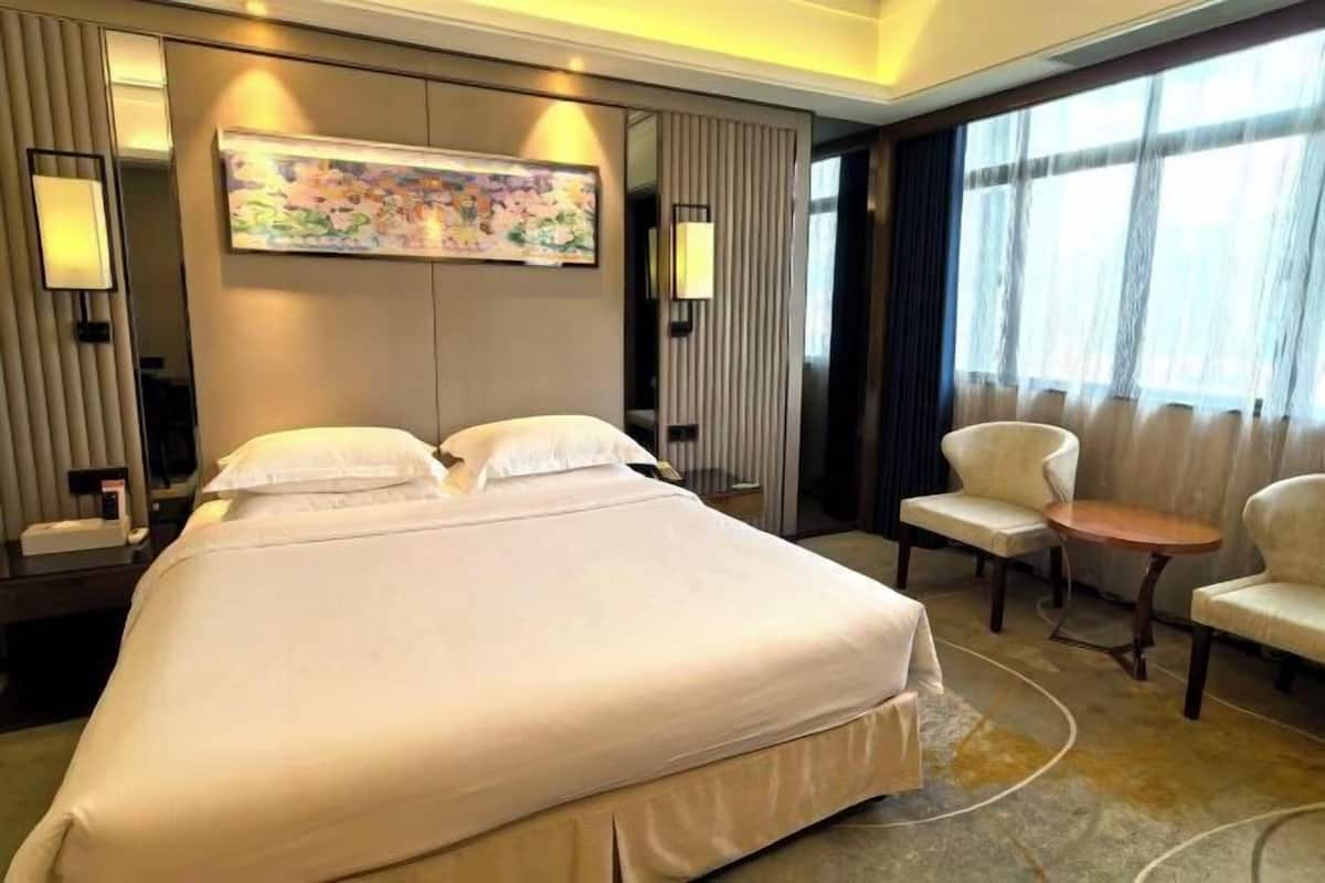 Minibar, in-room safe, desk, soundproofing