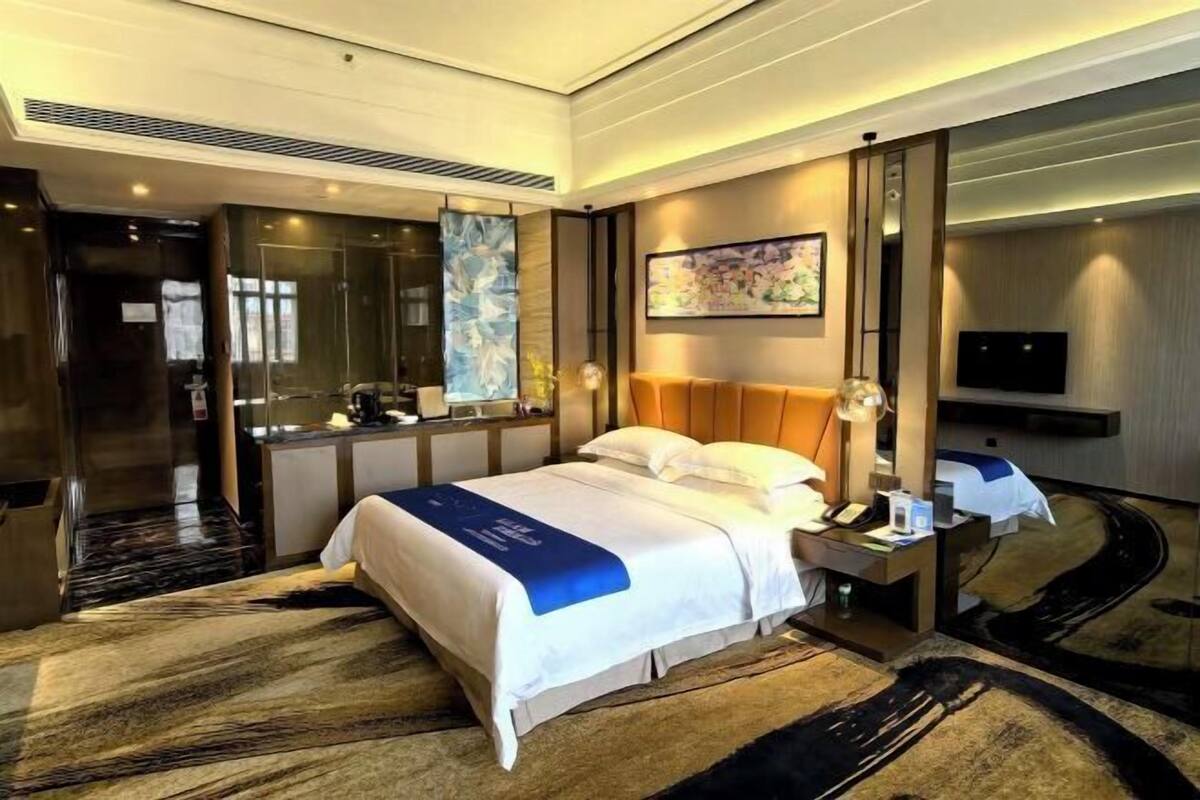 Minibar, in-room safe, desk, soundproofing