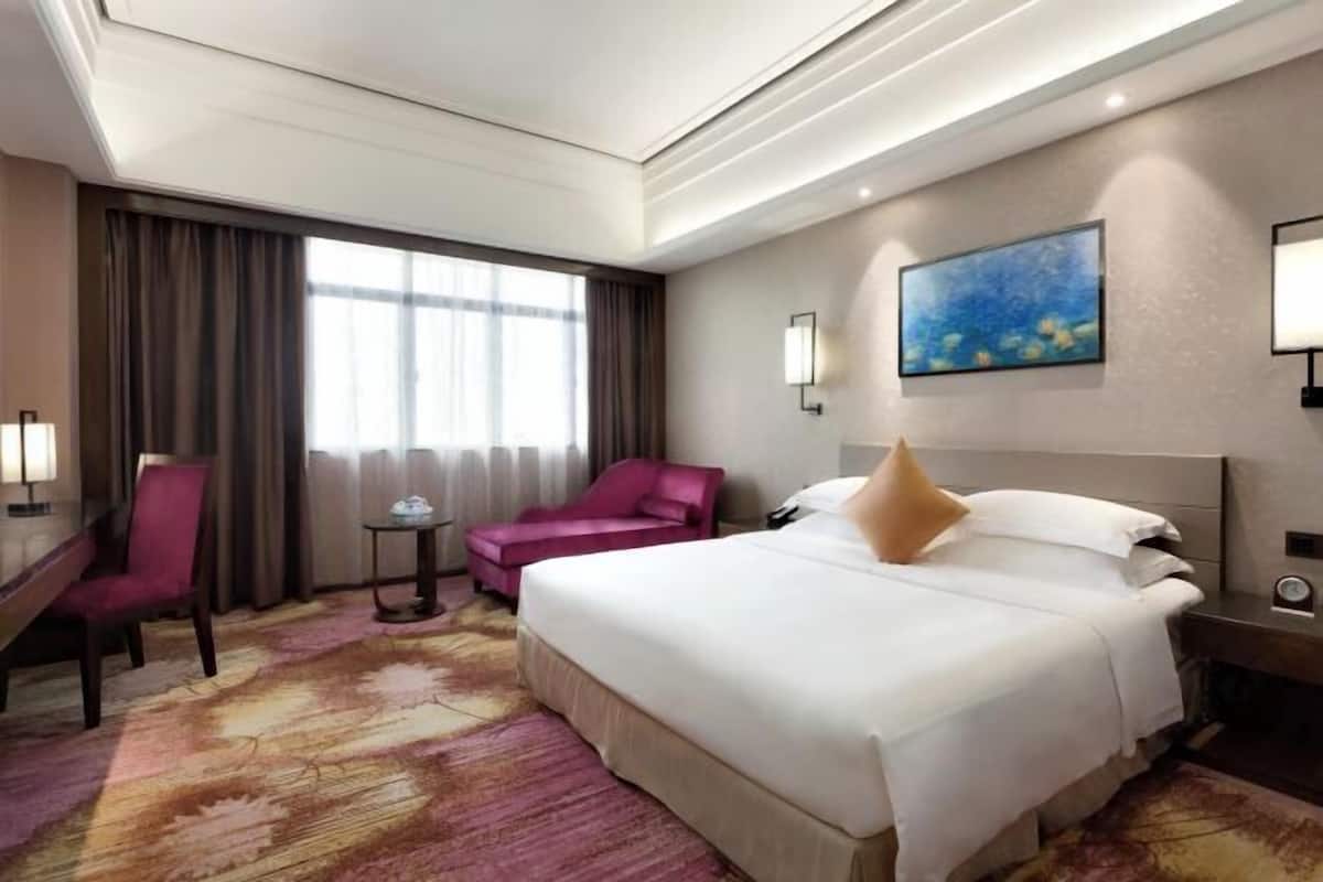 Minibar, in-room safe, desk, soundproofing