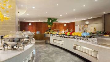 5 restaurants, breakfast, lunch, dinner served; international cuisine