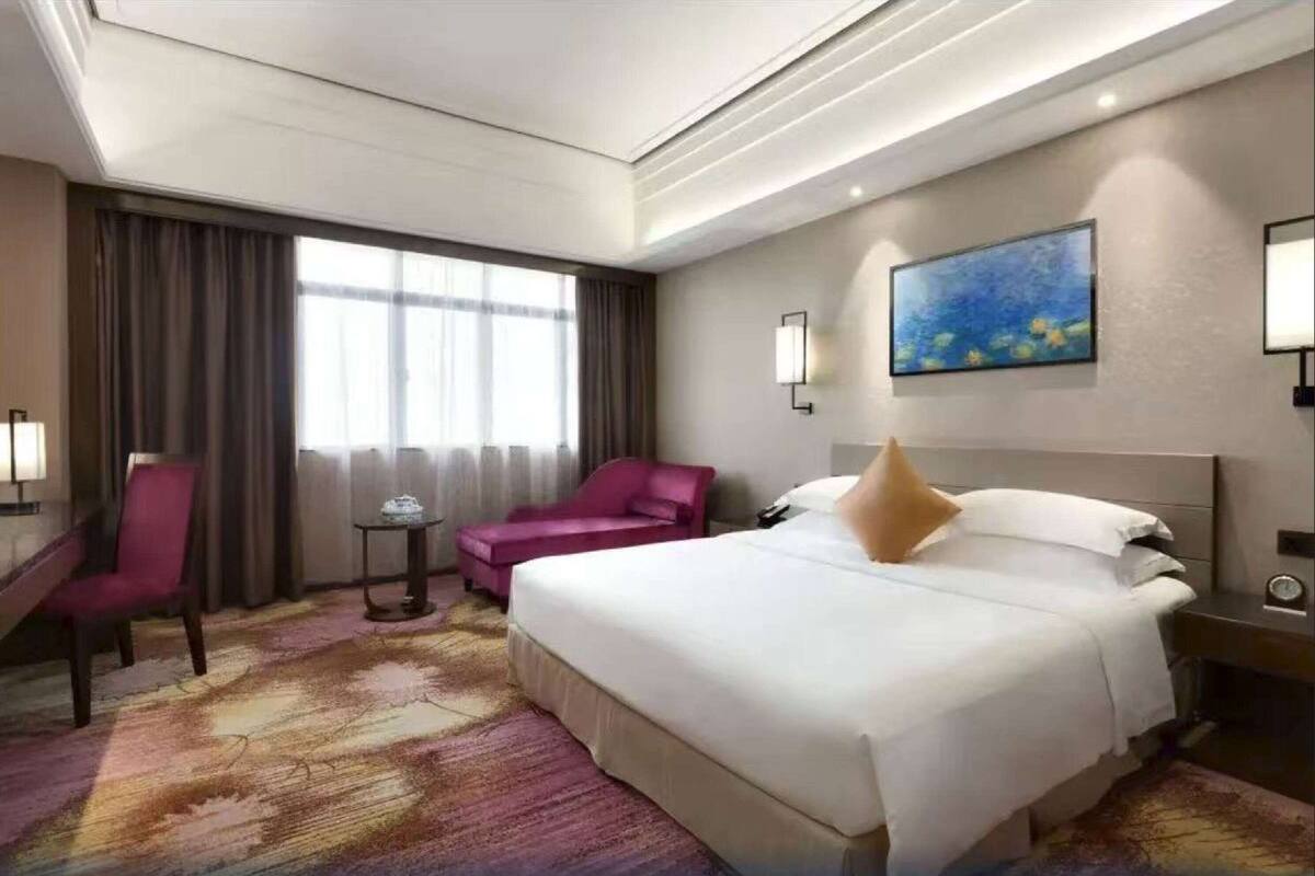 Minibar, in-room safe, desk, soundproofing