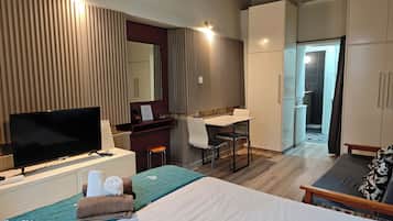 Traditional Studio | Iron/ironing board, free WiFi, bed sheets