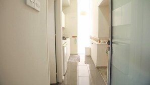 Studio | Dapur kecil peribadi | Peti sejuk, ketuhar gelombang mikro, dapur, cerek elektrik 