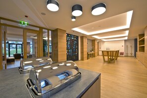 Déjeuner (15.00 EUR par personne)