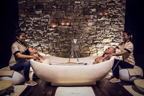 Sauna, soins du corps, soins du visage, salles de massage et de soins