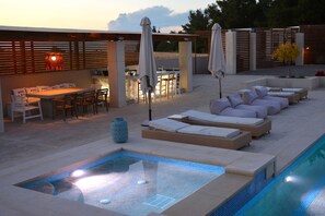 Check-in/check-out kiosk - Niovi Boutique Apartments (Kassandra)