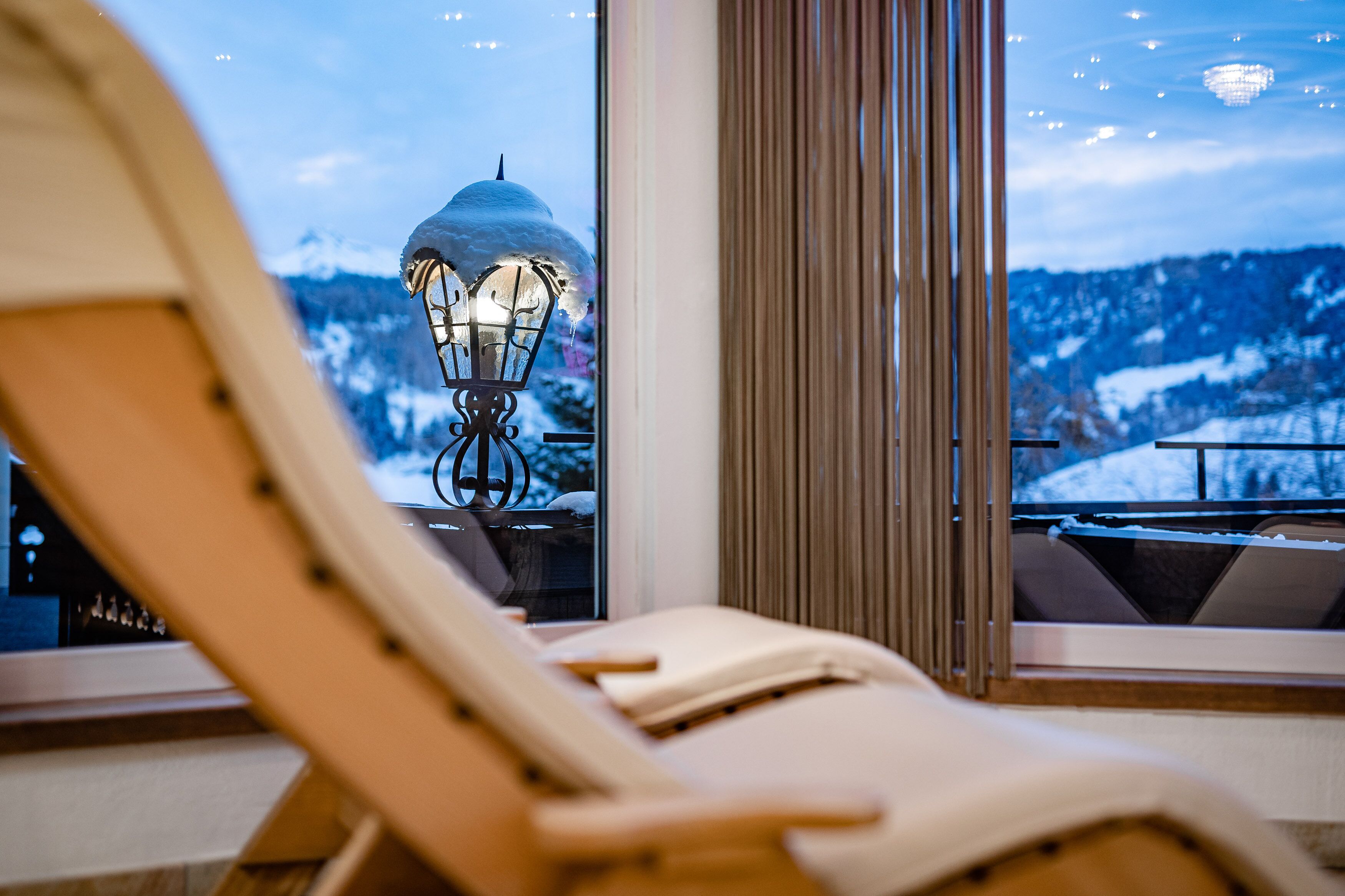 Sauna, hot tub, ruang uap, perawatan tubuh, dan pijat dengan batu panas