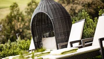 AuĂenpool, LiegestĂŒhle