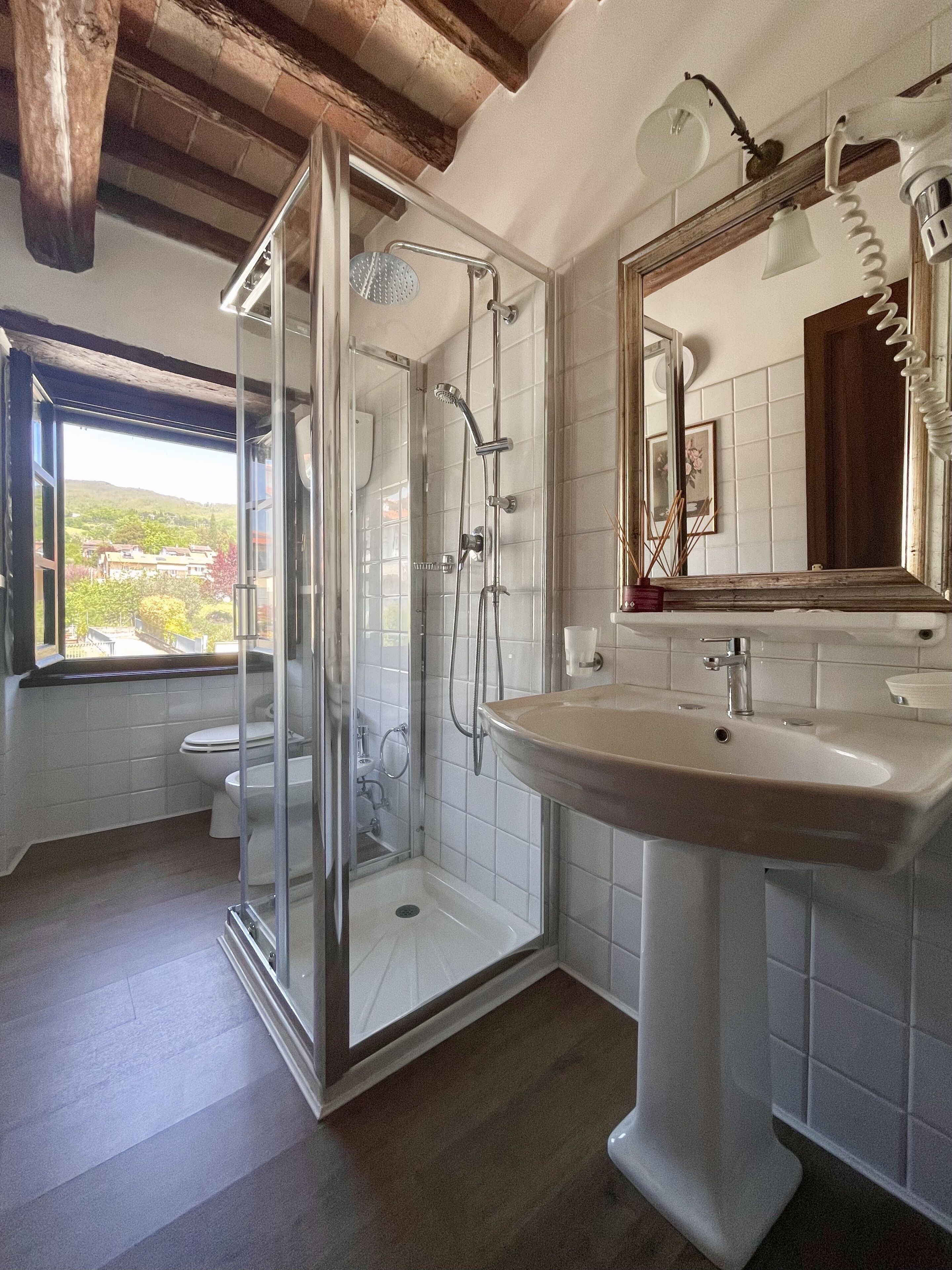 double room | bathroom | shower, free toiletries, hair dryer, bidet