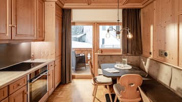 Appartement, 1 slaapkamer | Privékeuken | Een koelkast/vriezer, een oven, een kookplaat, een vaatwasser