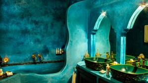 Chambre luxueuse double ou avec lits jumeaux, baignoire | Salle de bain
