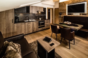 Appartement Royal, 2 chambres | Restauration dans la chambre