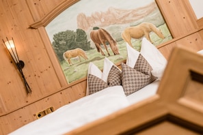 Egyptian cotton sheets, premium bedding, down duvets, minibar - Garni Apartments Villa Gardena (Selva di Val Gardena)