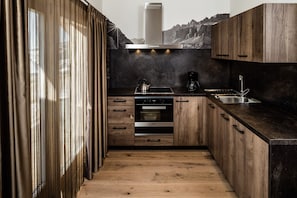 Appartement Deluxe, 1 chambre, balcon | Coin cuisine privé | Grand réfrigérateur, plaque de cuisson, lave-vaisselle