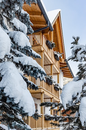 Front of property - Garni Apartments Villa Gardena (Selva di Val Gardena)
