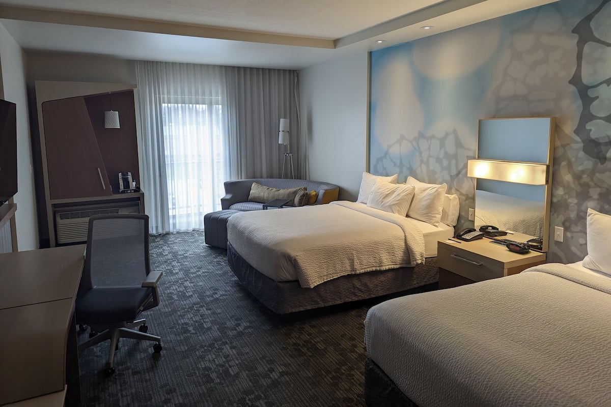 Room, Multiple Beds, Non Smoking, Balcony (Hearing Accessible)