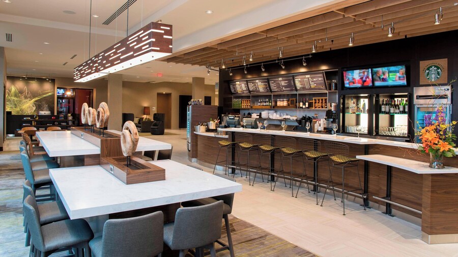Courtyard by Marriott Holland Downtown