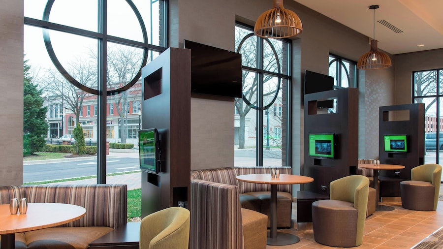 Courtyard by Marriott Holland Downtown