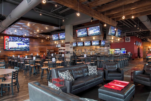 2 restaurants; breakfast, lunch, and dinner served