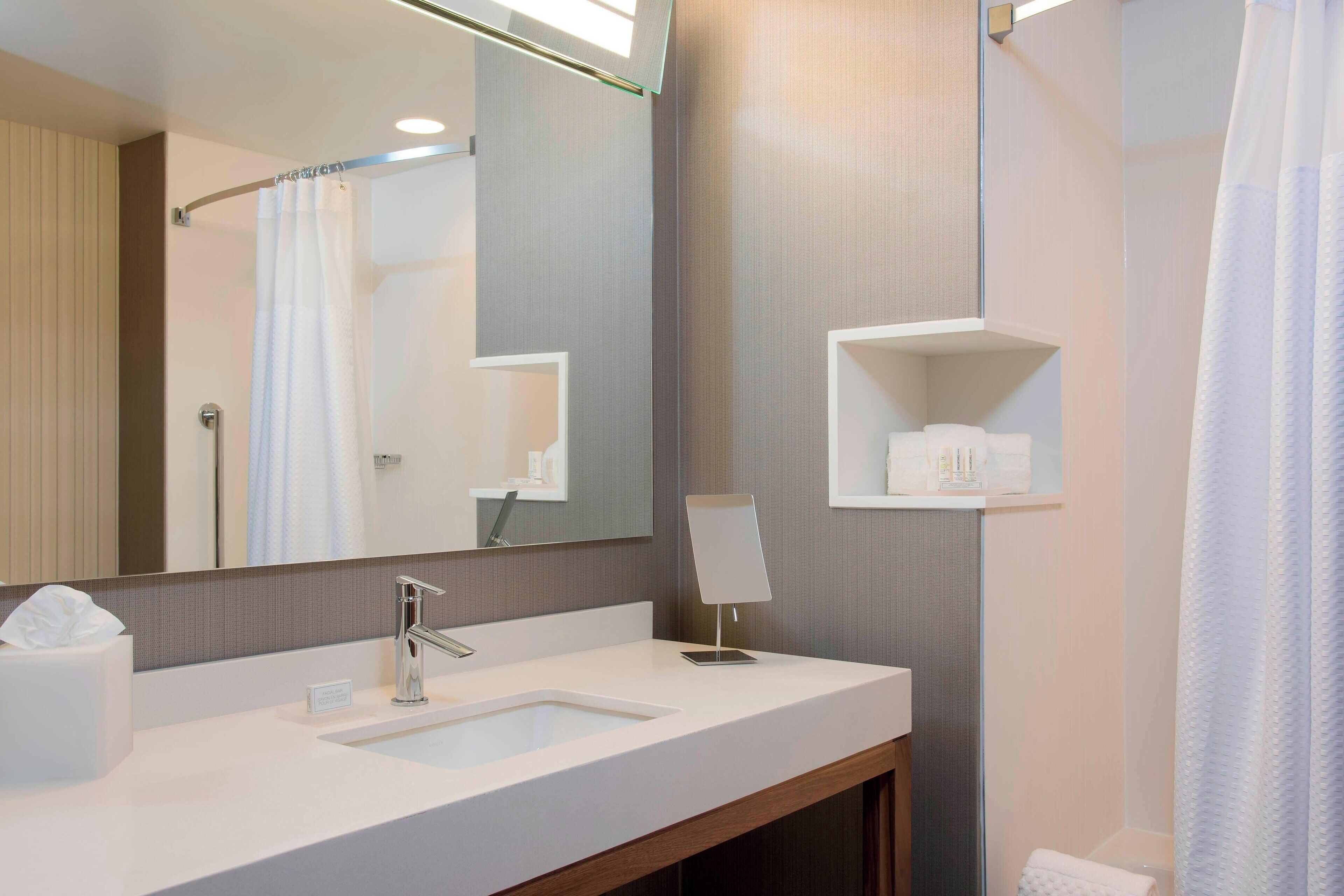 room, 1 king bed, non smoking | bathroom | hair dryer, towels