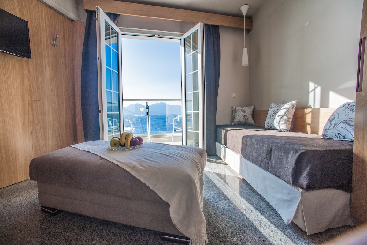 Suite, Meerblick | Minibar, Zimmersafe, Bettwäsche