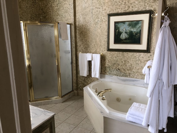 Free toiletries - Main Street Bed & Breakfast (Hannibal)