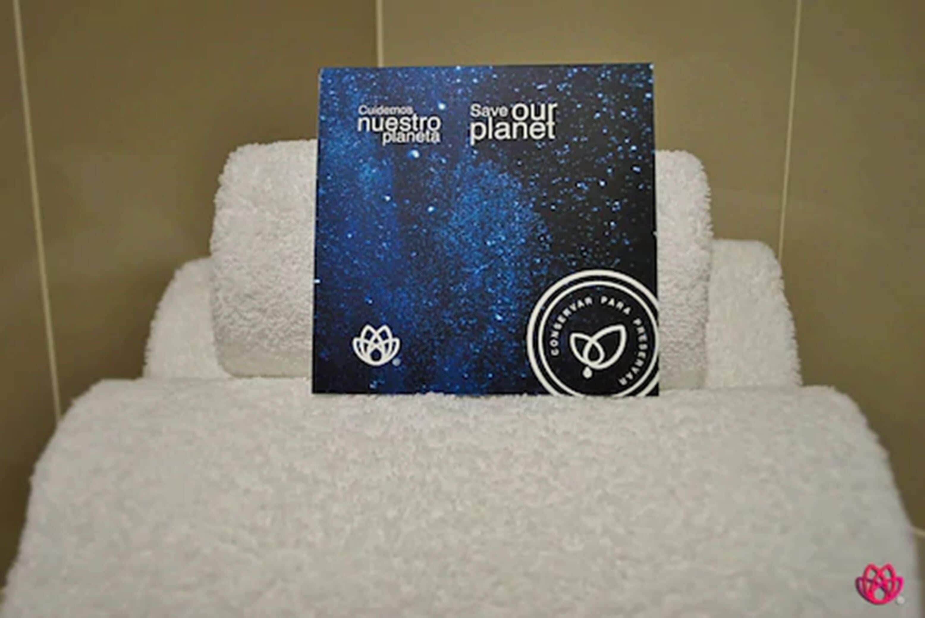 standard room, 1 king bed | bathroom | shower, free toiletries, hair dryer, towels