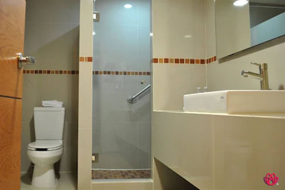 double room | bathroom | shower, free toiletries, hair dryer, towels