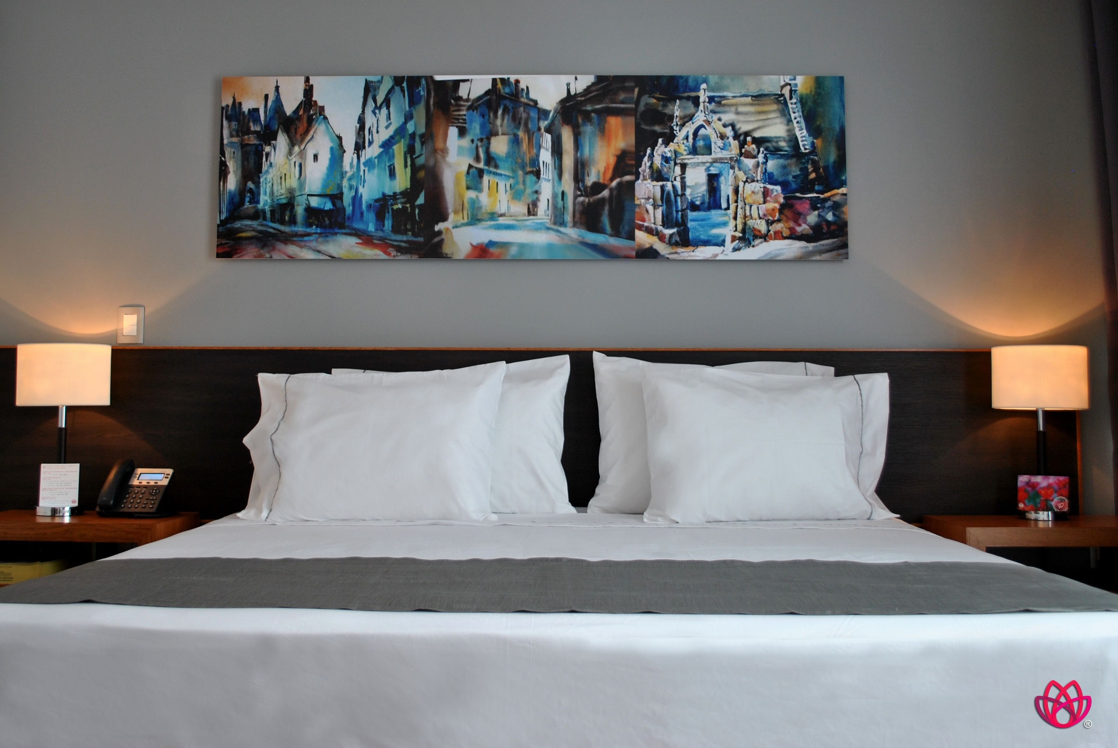 Executive Room, 1 King Bed | In-room safe, desk, iron/ironing board, free WiFi