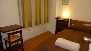 Enkelrum för familj - 1 enkelsÀng - delat badrum - torn | Gratis wi-fi