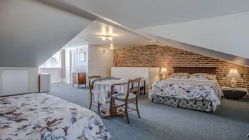 Habitación, varias camas, baño privado | Vista desde la habitación