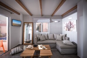 42-inch plasma TV with satellite channels, Smart TV - Omiros Boutique Hotel - Adults Only (Rethymno)