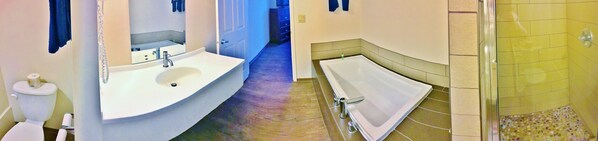 Executive Room, 1 King Bed | Private spa tub