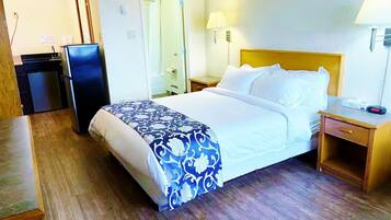 Premium bedding, down comforters, iron/ironing board, free WiFi