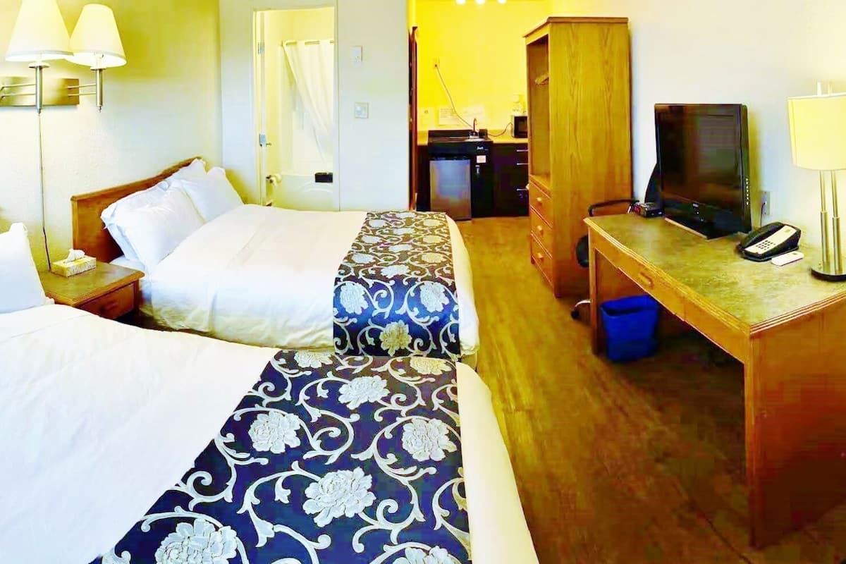Premium bedding, down comforters, iron/ironing board, free WiFi