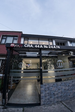 Property entrance - Hotel Metro 26 (Bogotá)