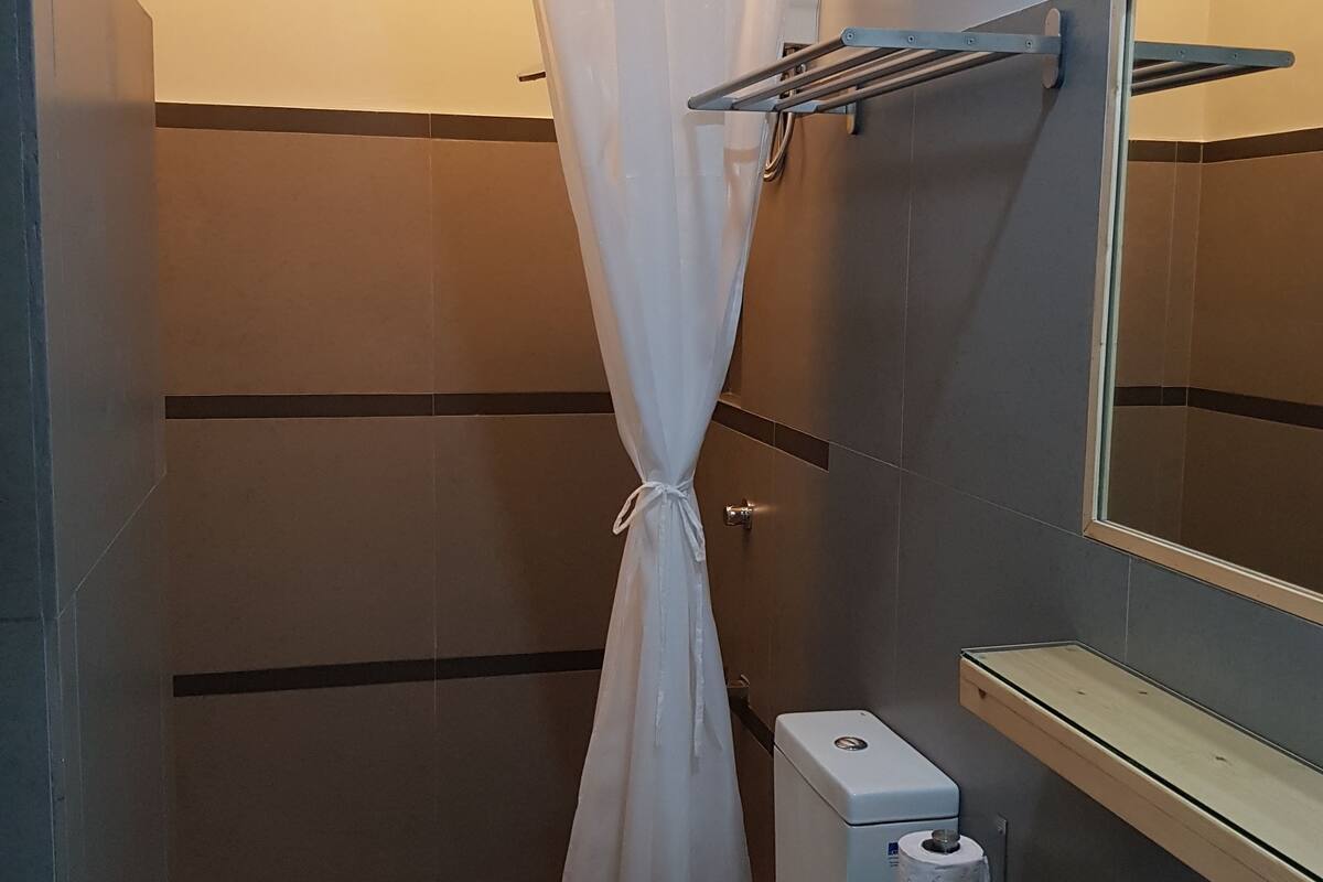 executive room, non smoking | bathroom | shower, rainfall showerhead, free toiletries, hair dryer