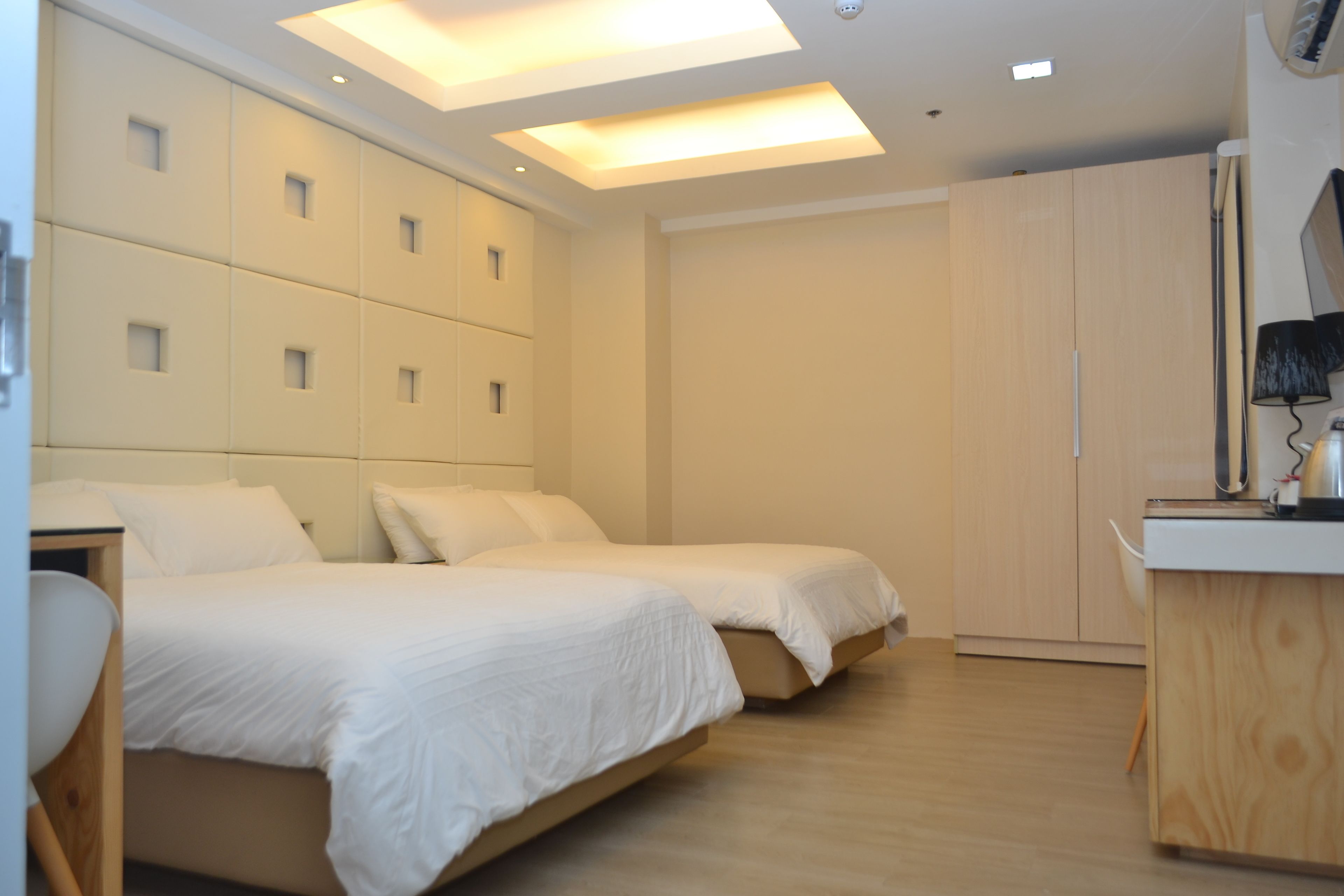 family room, non smoking | 1 bedroom, desk, blackout curtains, iron/ironing board