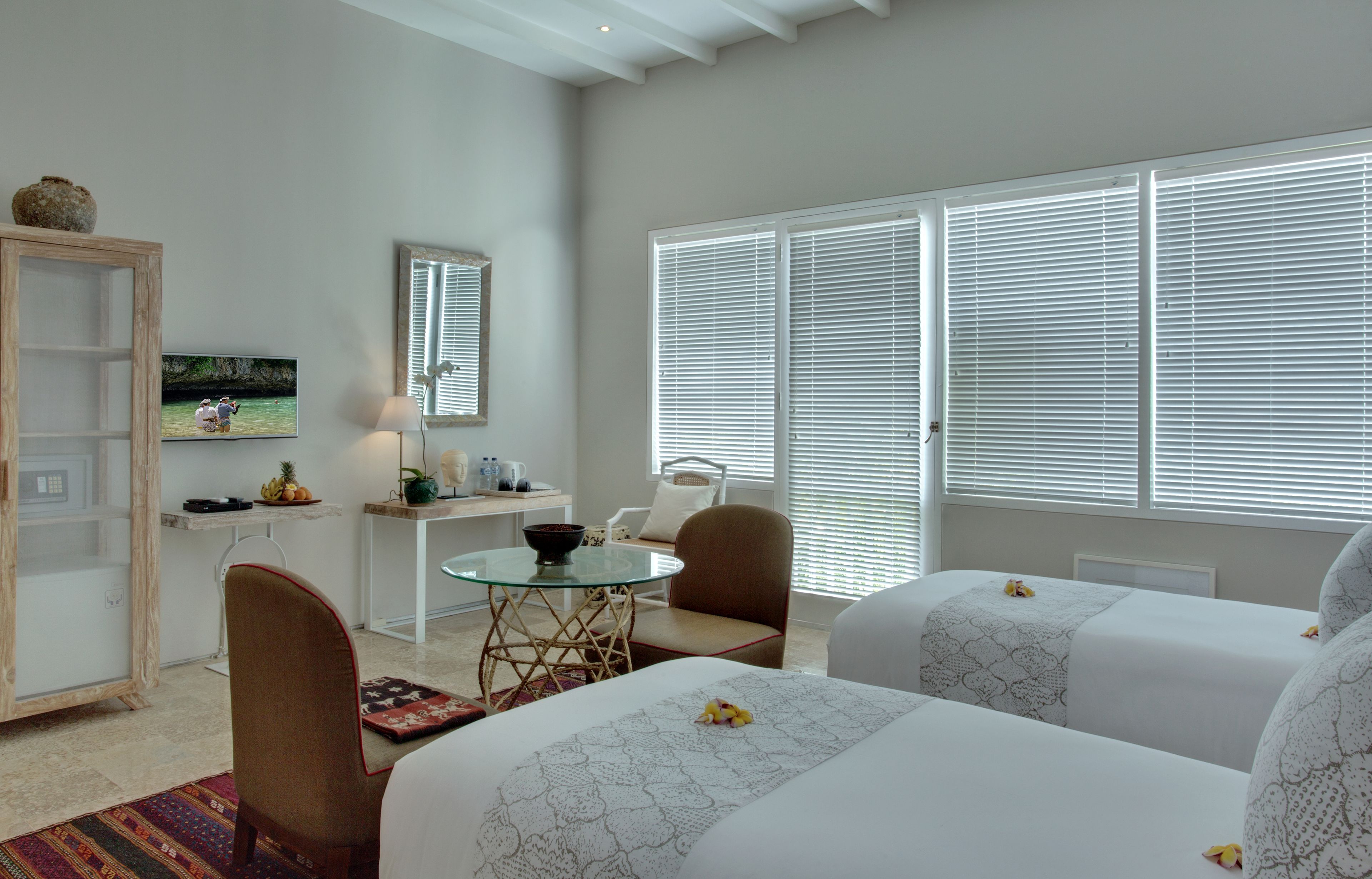 suite | minibar, in-room safe, desk, rollaway beds